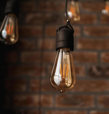 Žiarovky s LED vláknom prinášajú revolúciu do energetickej účinnosti a retro vzhľadu osvetlenia